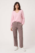 Shop the look: roze pullover + pantalon